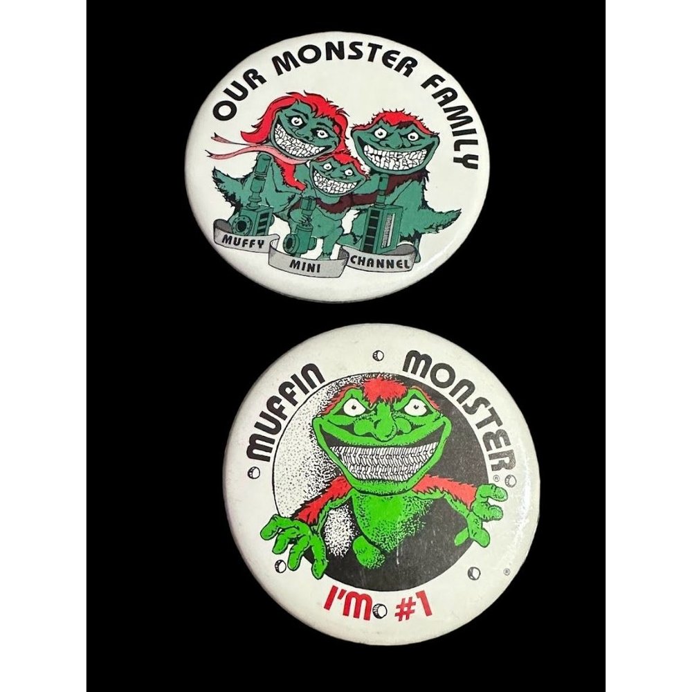 Vintage Pins Pinbacks from NY, Canada, Radio, promo- (Lot of  8)